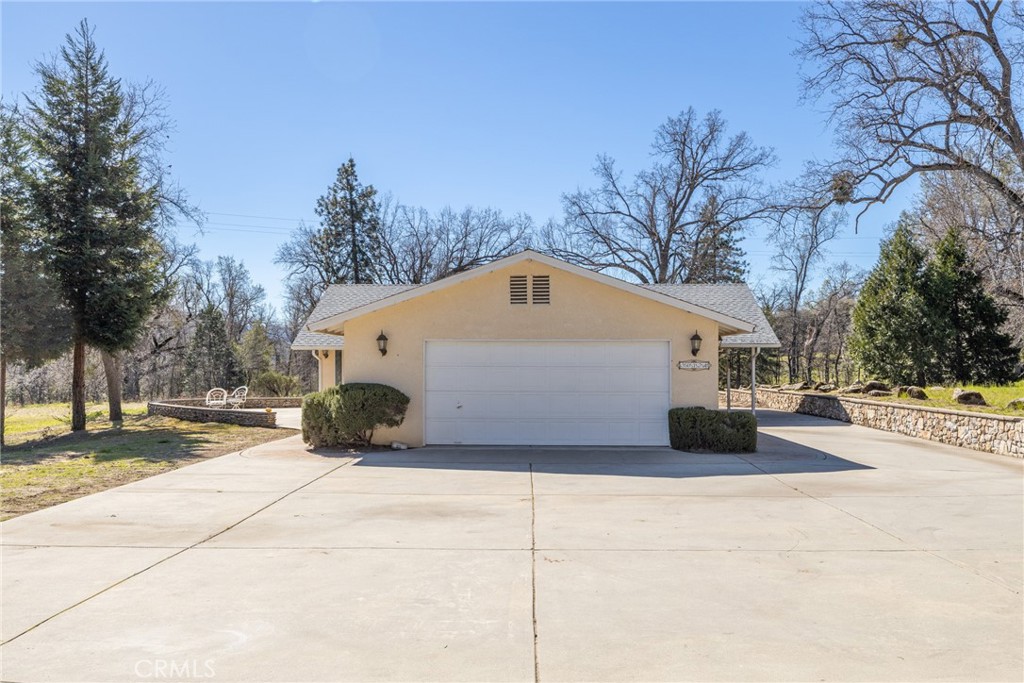 50174 Bissett Station Road Oakhurst, CA 93644 - Photo 43 of 75 a view of a house with a yard