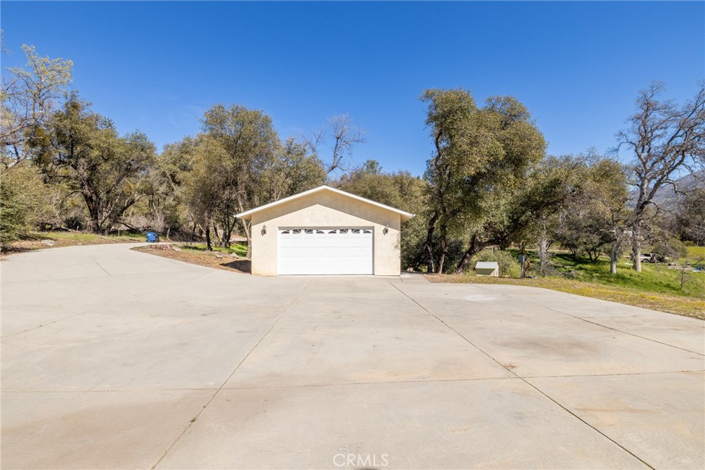 50174 Bissett Station Road Oakhurst, CA 93644 - Photo 48 of 75