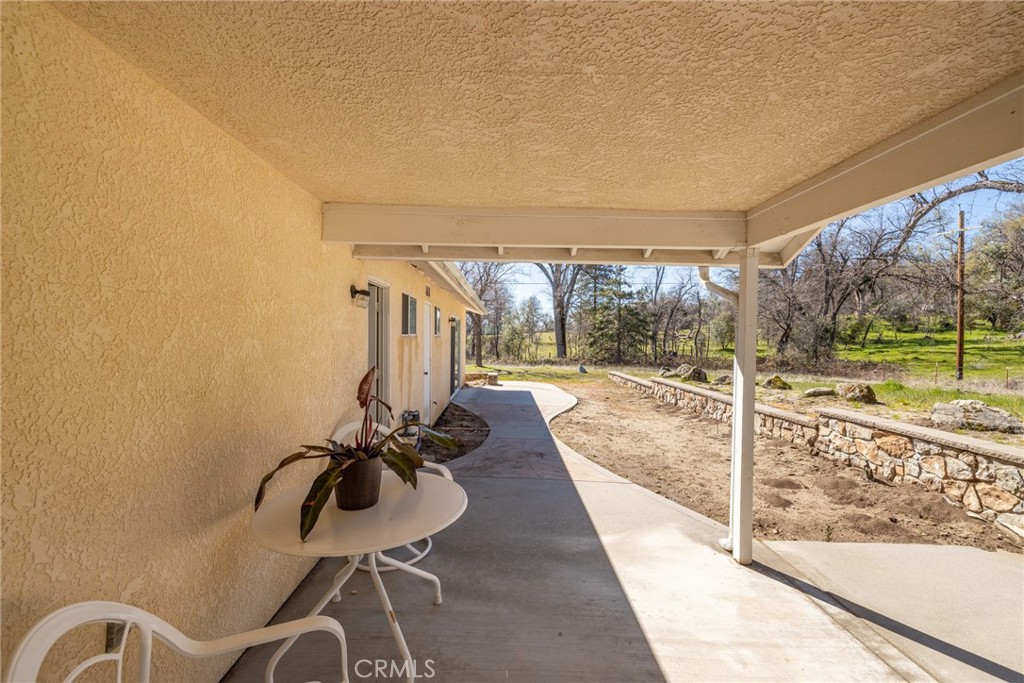 50174 Bissett Station Road Oakhurst, CA 93644 - Photo 52 of 75 back patio