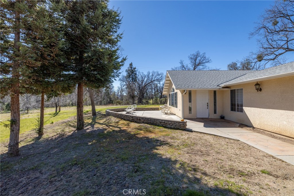 50174 Bissett Station Road Oakhurst, CA 93644 - Photo 59 of 75 a view of a house with backyard and a tree