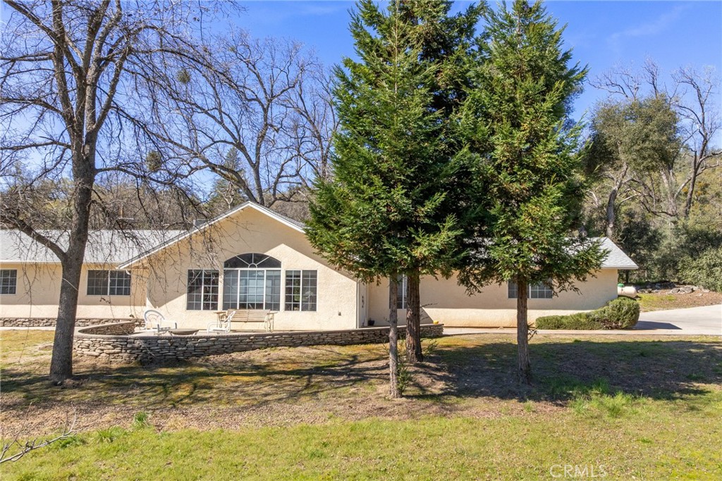 50174 Bissett Station Road Oakhurst, CA 93644 - Photo 72 of 75 a front view of a house with a yard
