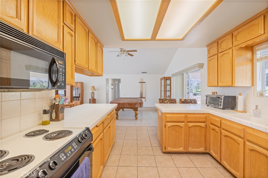 50174 Bissett Station Road Oakhurst, CA 93644 - Photo 10 of 75 Kitchen