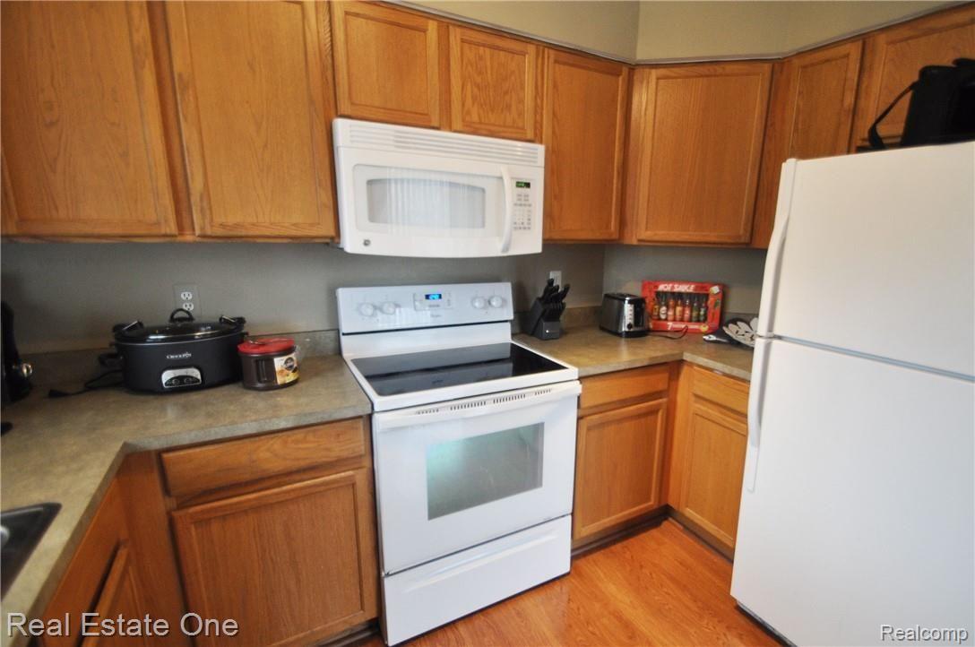 1535 Streamwood Court, Unit 35 Rochester, MI 48307 - Photo 7 of 22 7.JPG