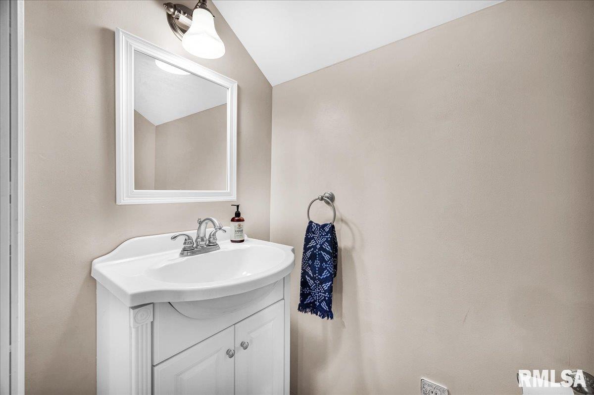 1007 East Jefferson Street Bloomington, IL 61701 - Photo 61 of 82