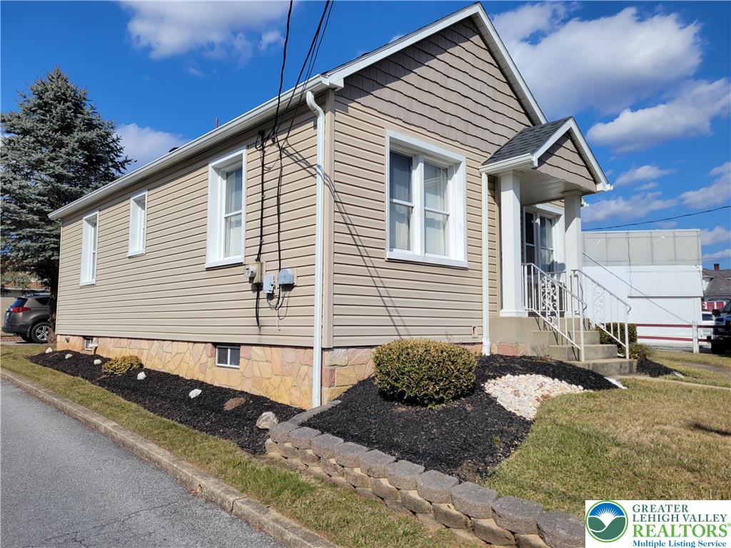 712 Chestnut Street Coplay, PA 18037 - Photo 2 of 32