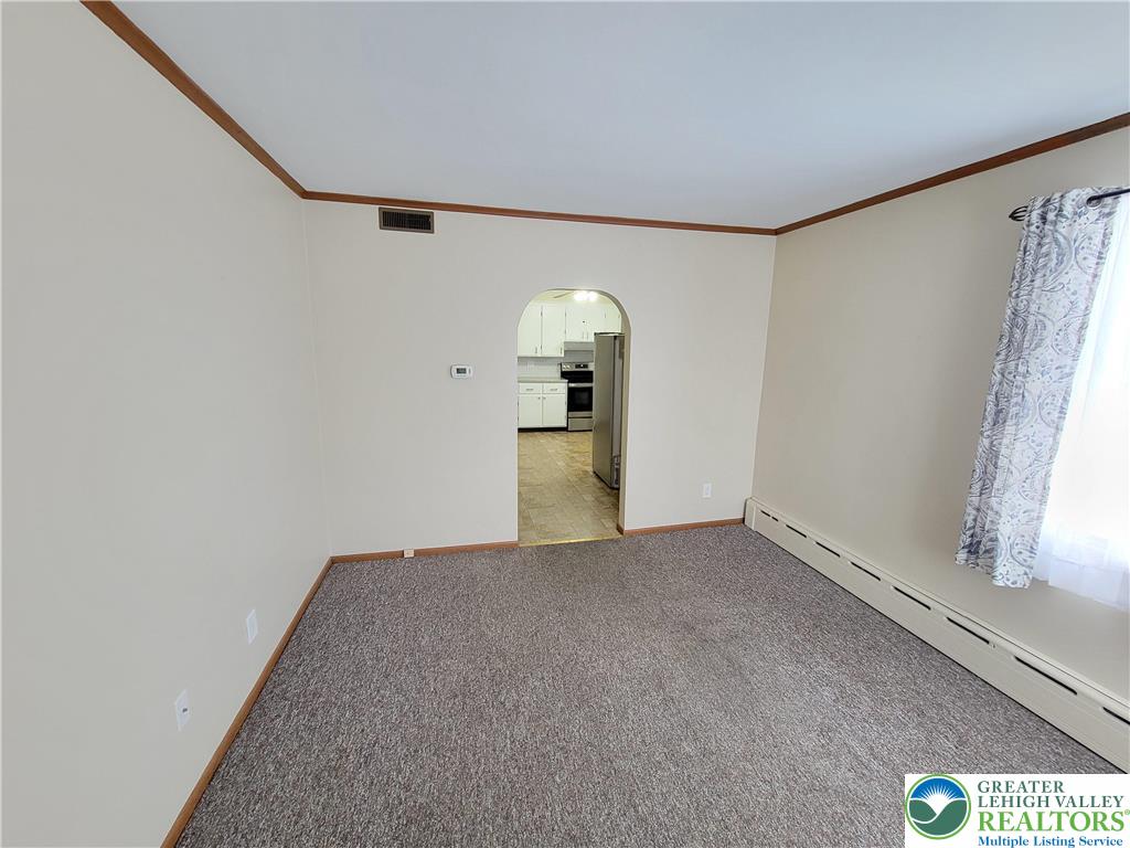 712 Chestnut Street Coplay, PA 18037 - Photo 3 of 32