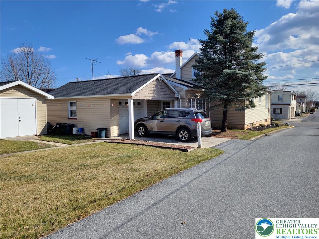 712 Chestnut Street Coplay, PA 18037 - Photo 4 of 32 One Car Garage