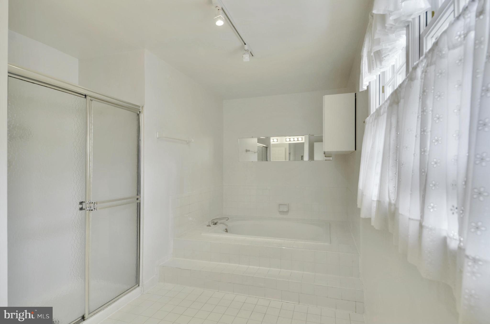 7416 Brickyard Road Potomac, MD 20854 - Photo 13 of 30 Interior (General)