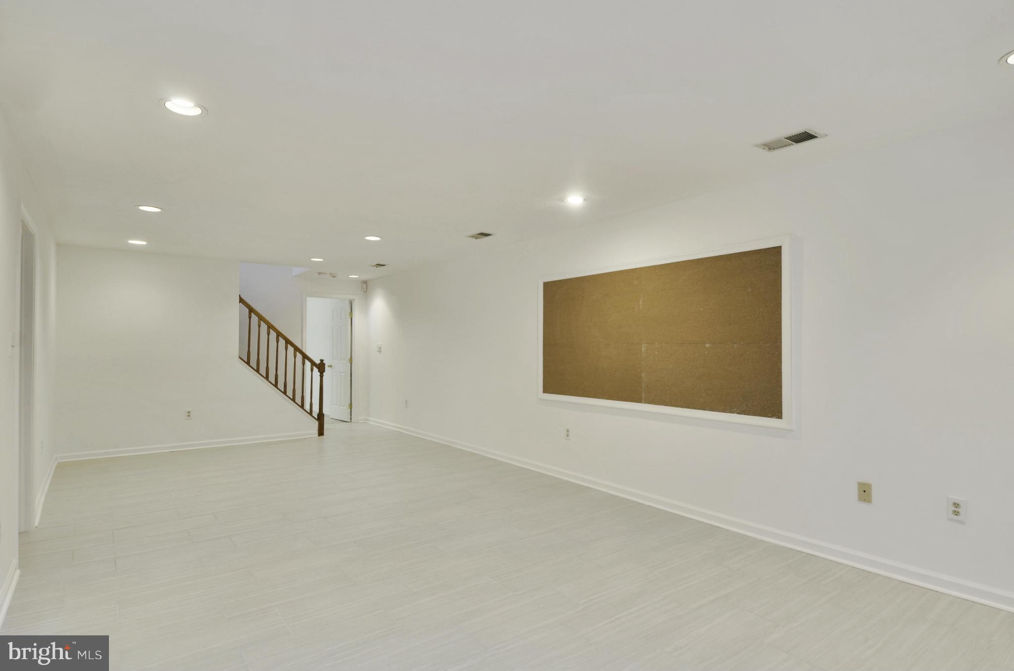 7416 Brickyard Road Potomac, MD 20854 - Photo 18 of 30 Interior (General)