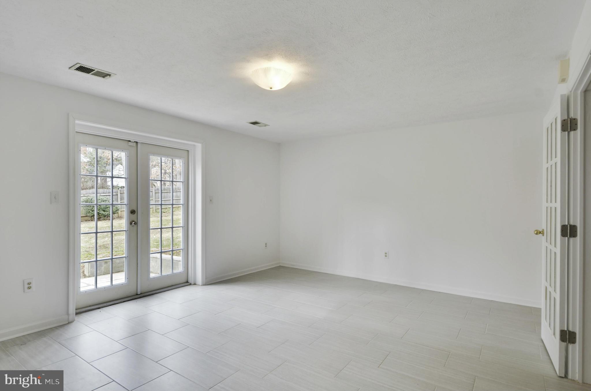 7416 Brickyard Road Potomac, MD 20854 - Photo 20 of 30 Interior (General)