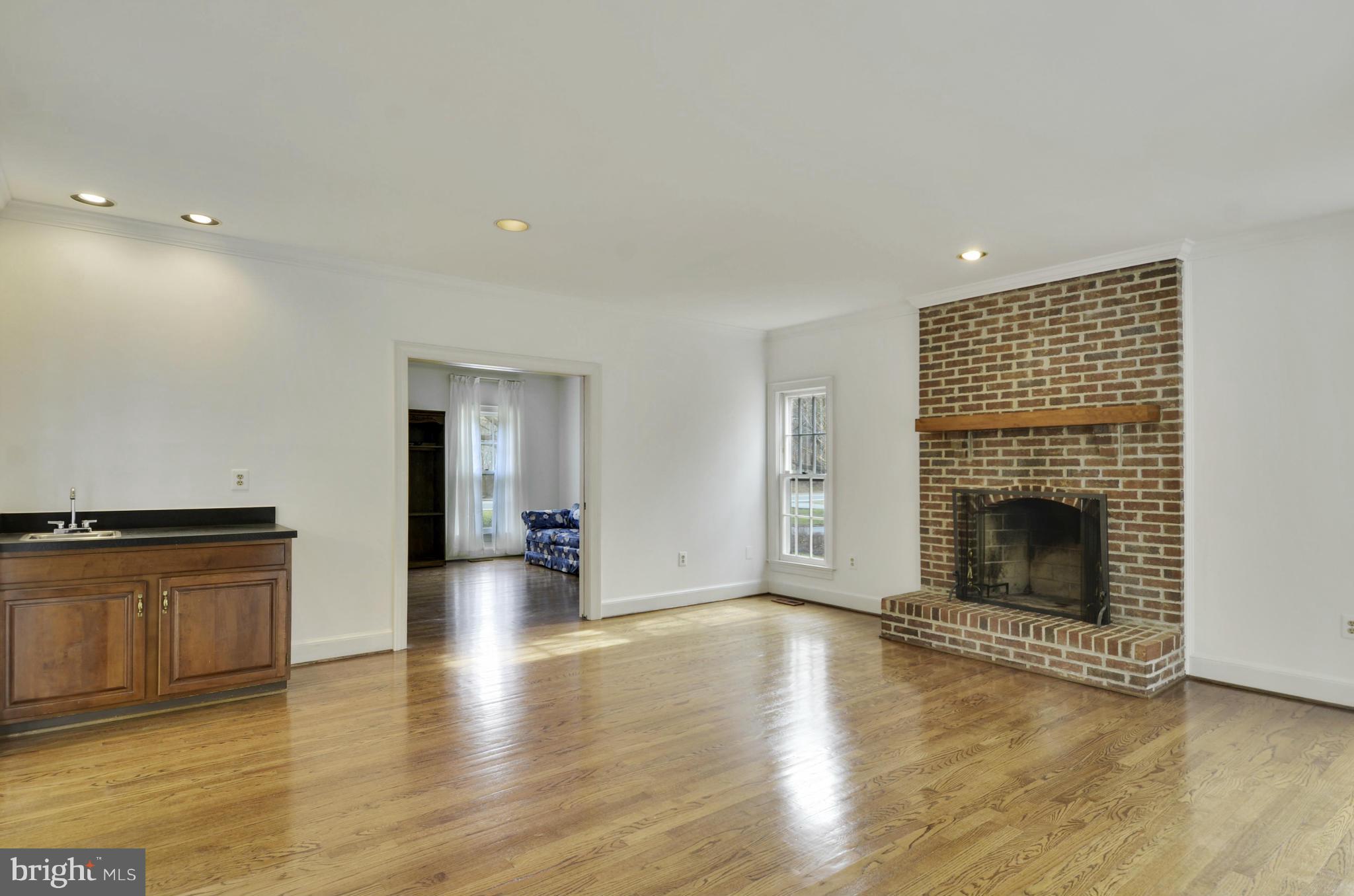 7416 Brickyard Road Potomac, MD 20854 - Photo 10 of 30 Interior (General)