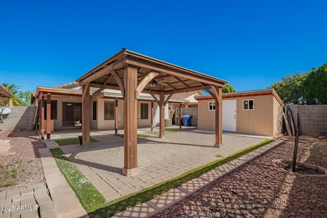 $2,400 | 881 East Appaloosa Road, Gilbert, AZ 85296