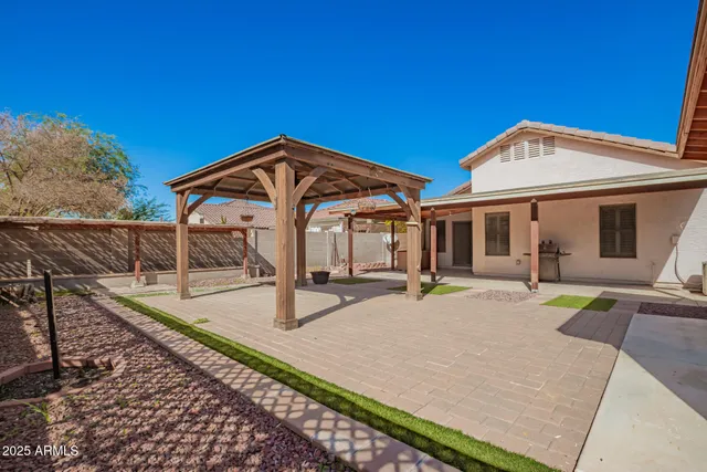 $2,400 | 881 East Appaloosa Road, Gilbert, AZ 85296