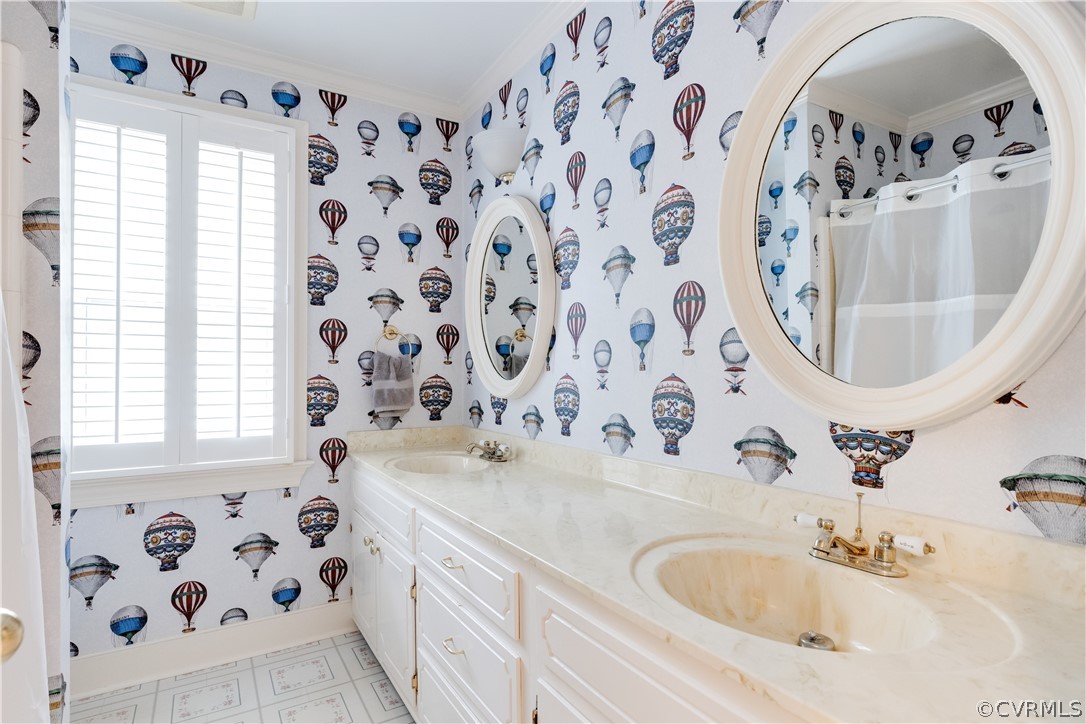 2221 Castlebridge Road Midlothian, VA 23113 - Photo 27 of 37 Hall bath with dual vanities and tub/shower