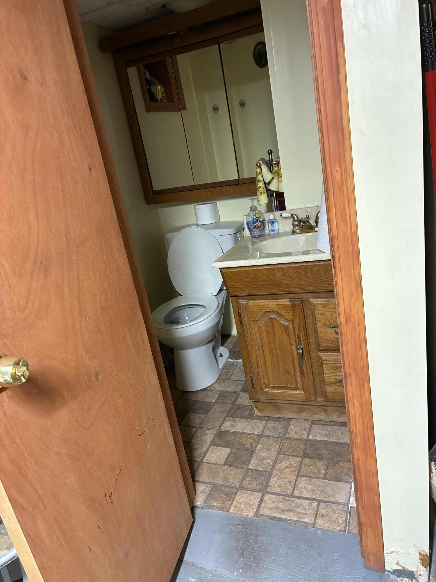 3914 North 16th Street Milwaukee, WI 53206 - Photo 5 of 12 IMG_8876