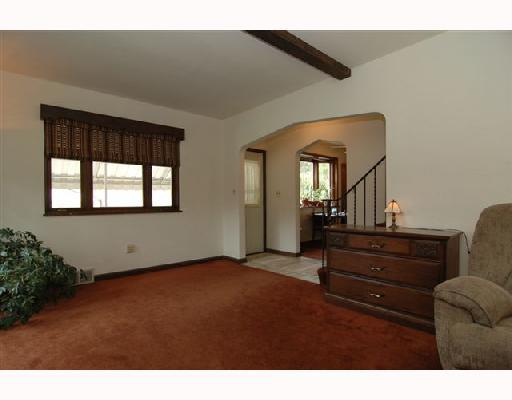 6079 Library Road Bethel Park, PA 15102 - Photo 3 of 8 Living Room.