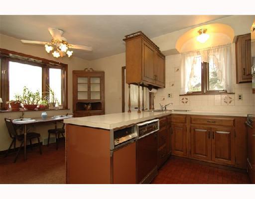 6079 Library Road Bethel Park, PA 15102 - Photo 4 of 8 Kitchen.