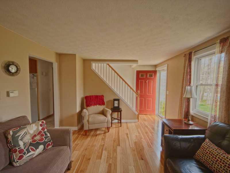 28 Guinea Road Biddeford, ME 04005 - Photo 10 of 34 Living Room.