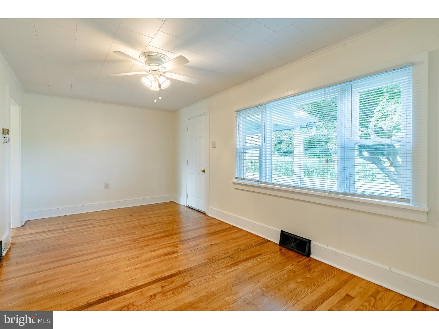 21 Loder Road Birdsboro, PA 19508 - Photo 5 of 12 Living Room