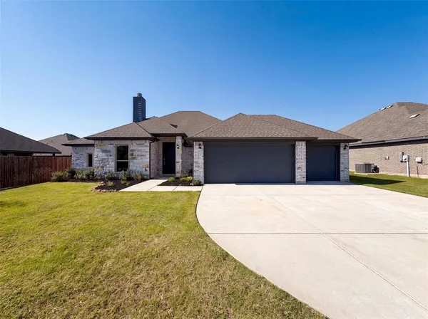 $368,000 | 1530 Woodmere Drive, Krum, TX 76249