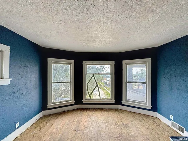 $155,000 | 1214 2nd Avenue, Silvis, IL 61282