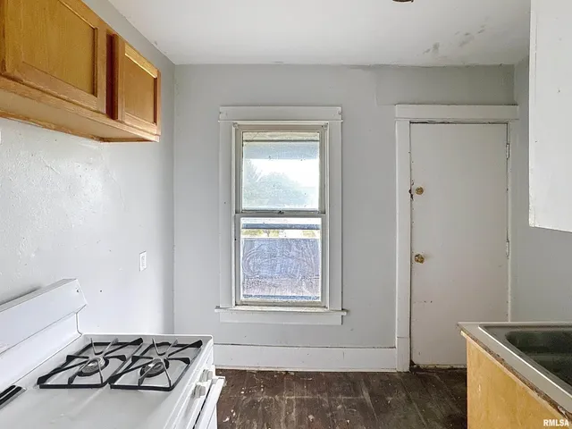 $155,000 | 1214 2nd Avenue, Silvis, IL 61282