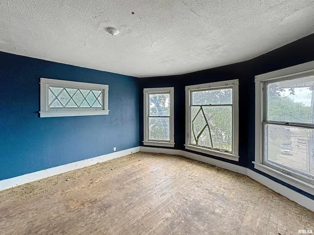 $155,000 | 1214 2nd Avenue, Silvis, IL 61282