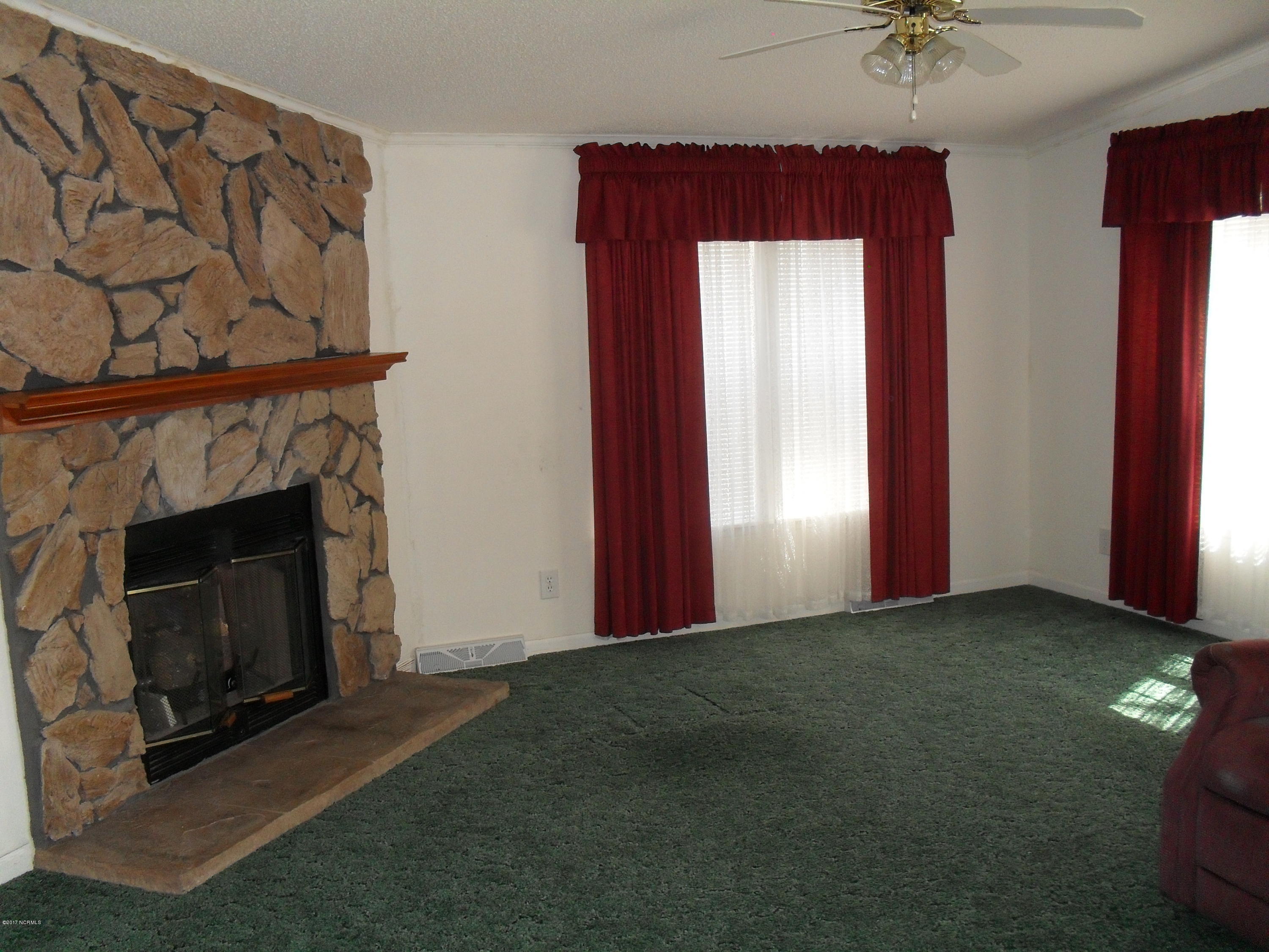 1935 Neuse Road Kinston, NC 28501 - Photo 9 of 18 Den