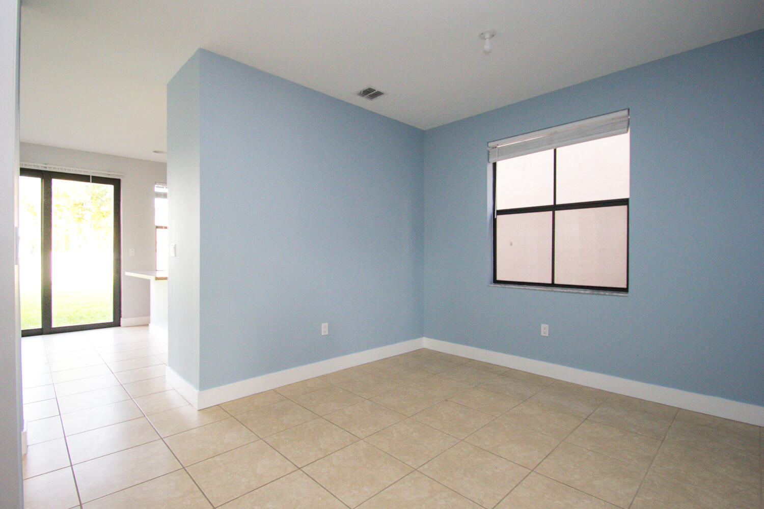 6022 Pine Tree Way Riviera Beach, FL 33410 - Photo 4 of 18 Dining Room