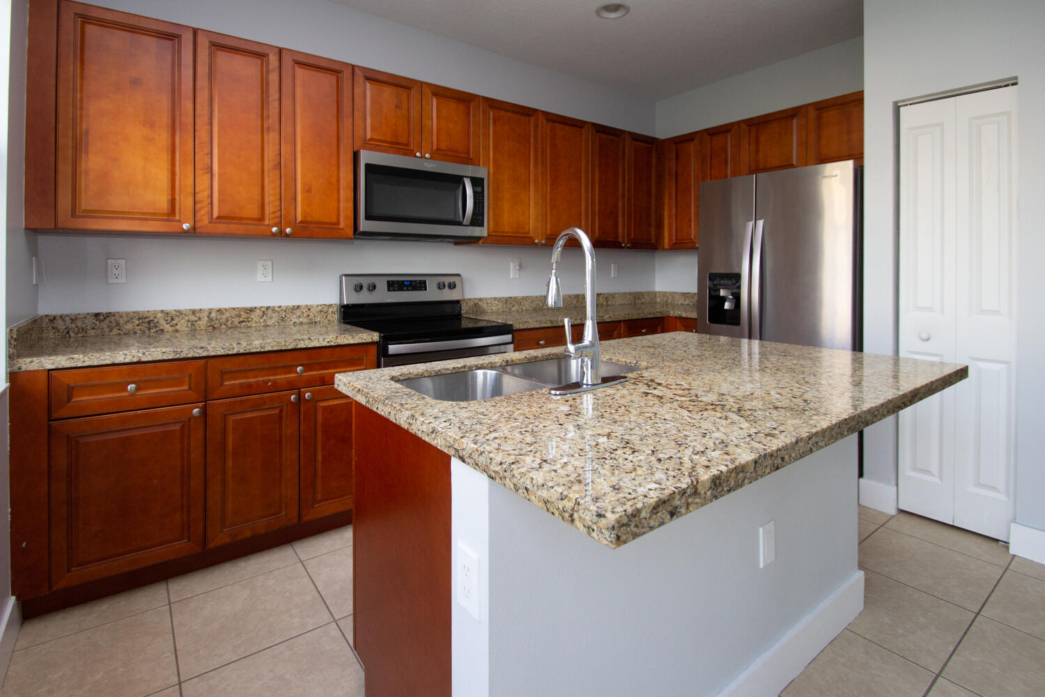 6022 Pine Tree Way Riviera Beach, FL 33410 - Photo 6 of 18 kitchen