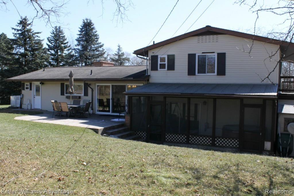 35726 Springvale Street Farmington, MI 48331 - Photo 17 of 21 Back Exterior 2.jpg