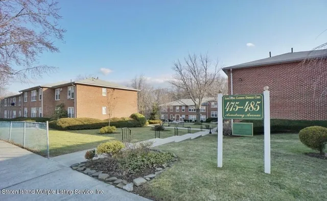 $124,900 | 485 Armstrong Avenue, Unit E1 | Great Kills