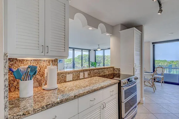 $895,000 | 5550 North Ocean Drive, Unit 3C, Singer Island, FL 33404