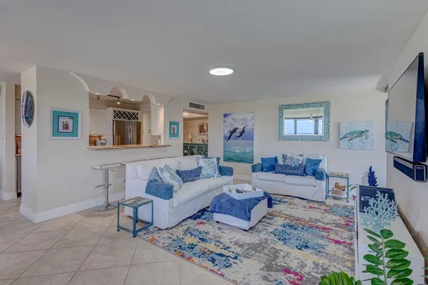 $895,000 | 5550 North Ocean Drive, Unit 3C, Singer Island, FL 33404