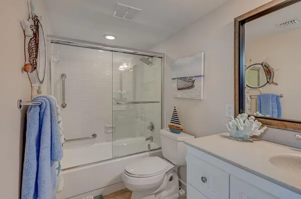$895,000 | 5550 North Ocean Drive, Unit 3C, Singer Island, FL 33404