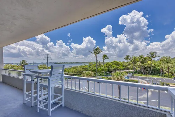 $895,000 | 5550 North Ocean Drive, Unit 3C, Singer Island, FL 33404