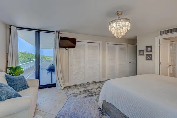 $895,000 | 5550 North Ocean Drive, Unit 3C, Singer Island, FL 33404