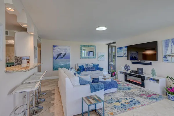 $895,000 | 5550 North Ocean Drive, Unit 3C, Singer Island, FL 33404