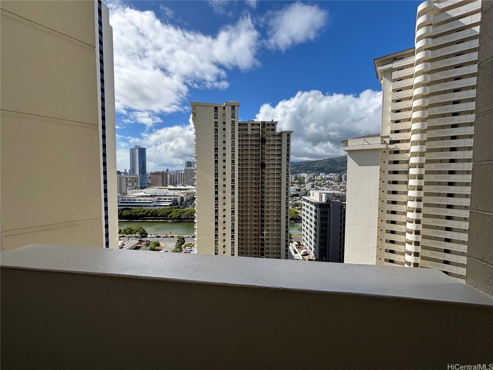469 Ena Road, Unit 2104 Honolulu, HI 96815 - Photo 18 of 24