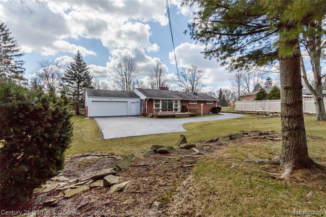 28451 Bayberry Road Farmington, MI 48331 - Photo 17 of 18 Huge Yard!