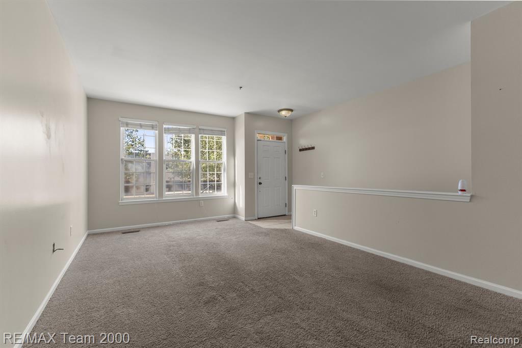 20356 Rodeo Court Southfield, MI 48075 - Photo 8 of 38