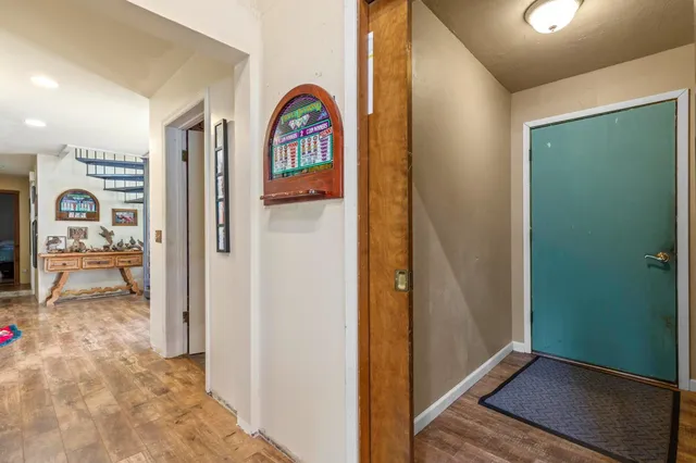 a view of livingroom with furniture