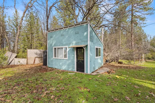 a backyard of a house with trees
