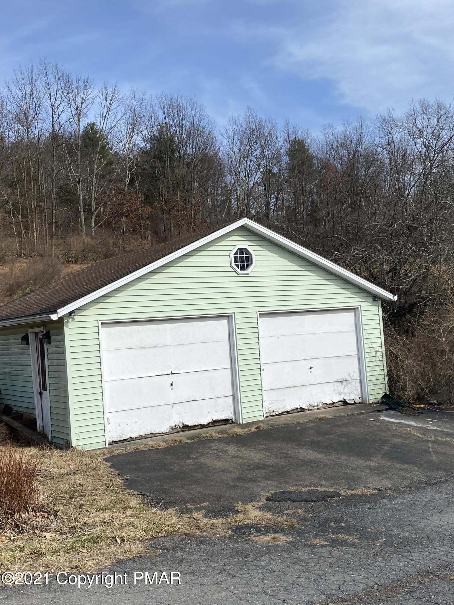 1270 Mutton Hollow Road Stroudsburg, PA 18360 - Photo 3 of 37 1B6E726C-7654-44FB-8DD7-B791B91E3ADD