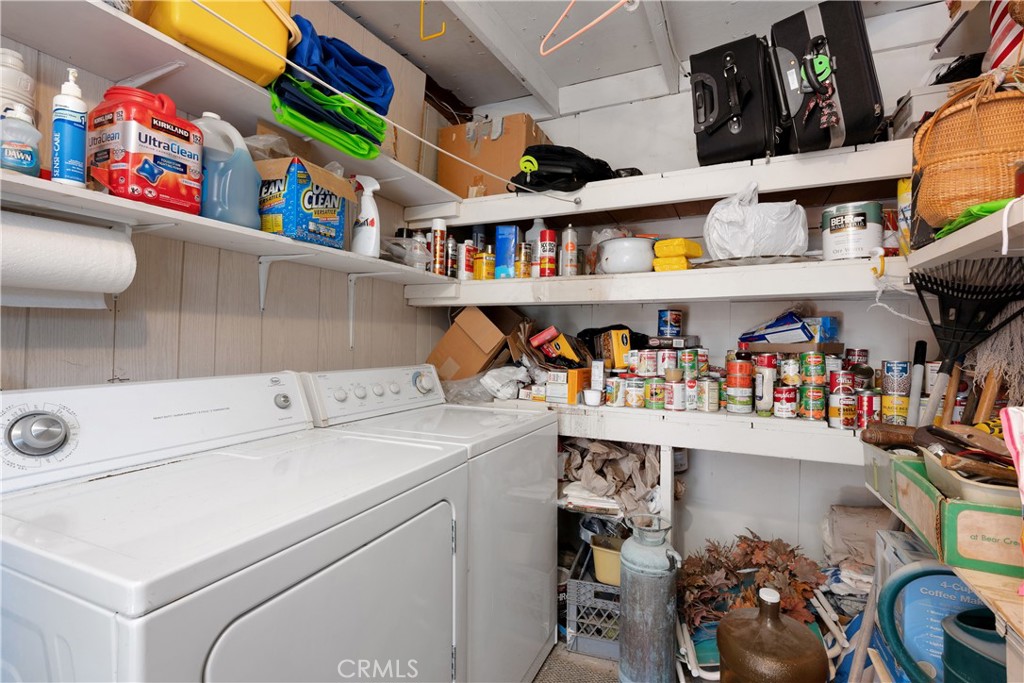 28839 Carmel Road Menifee, CA 92586 - Photo 26 of 47 a utility room with dryer and washer