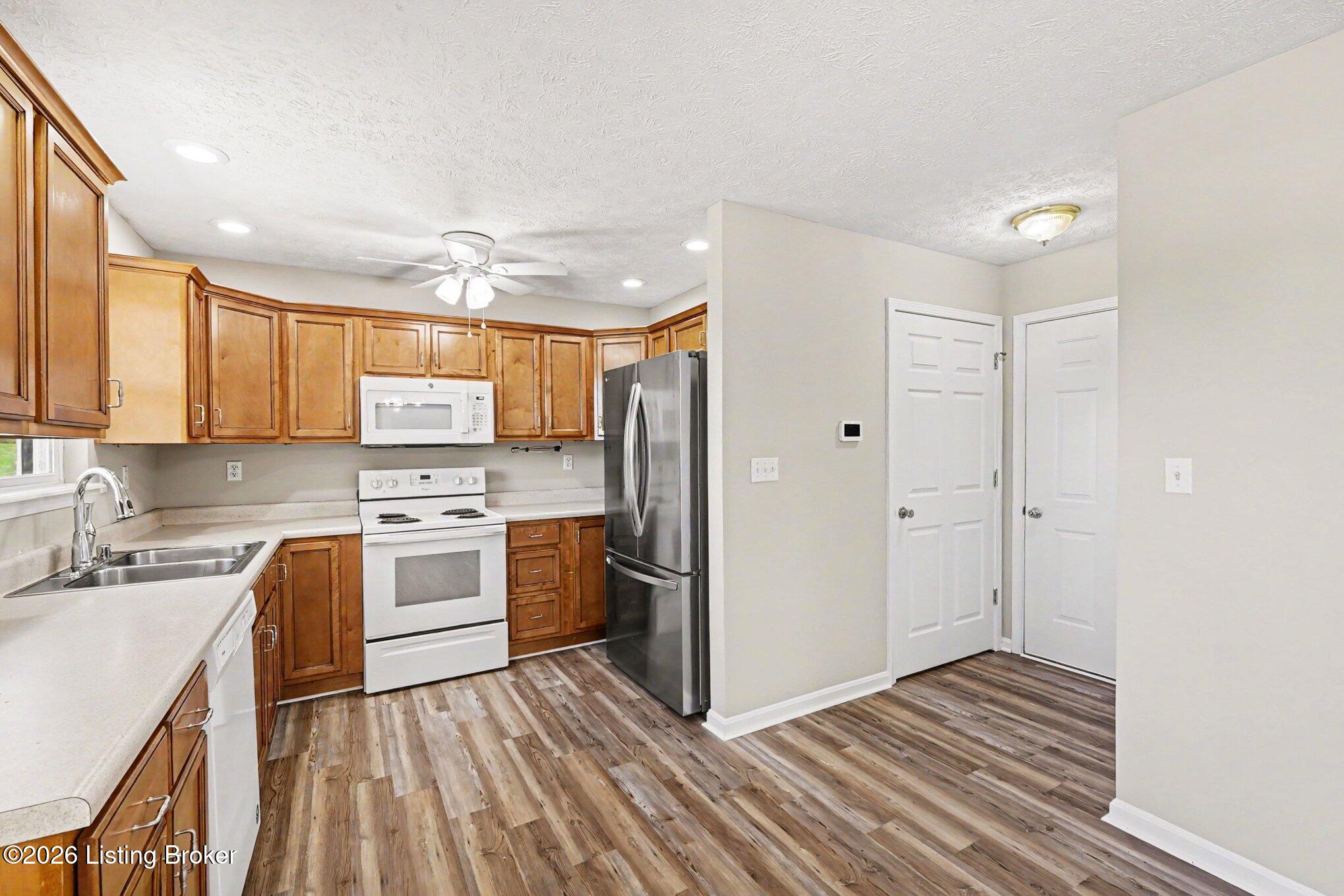 41 Rolling Ridge Court Brandenburg, KY 40108 - Photo 7 of 31 007_file_5042