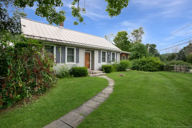a view of a house with garden and yard
