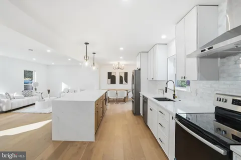 $1,199,999 | 10704 Howerton Avenue, Fairfax, VA 22030