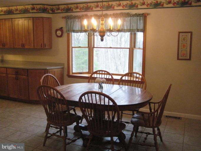 4840 Buffalo Road Mount Airy, MD 21771 - Photo 3 of 9 Large Kitchen with Bay Window