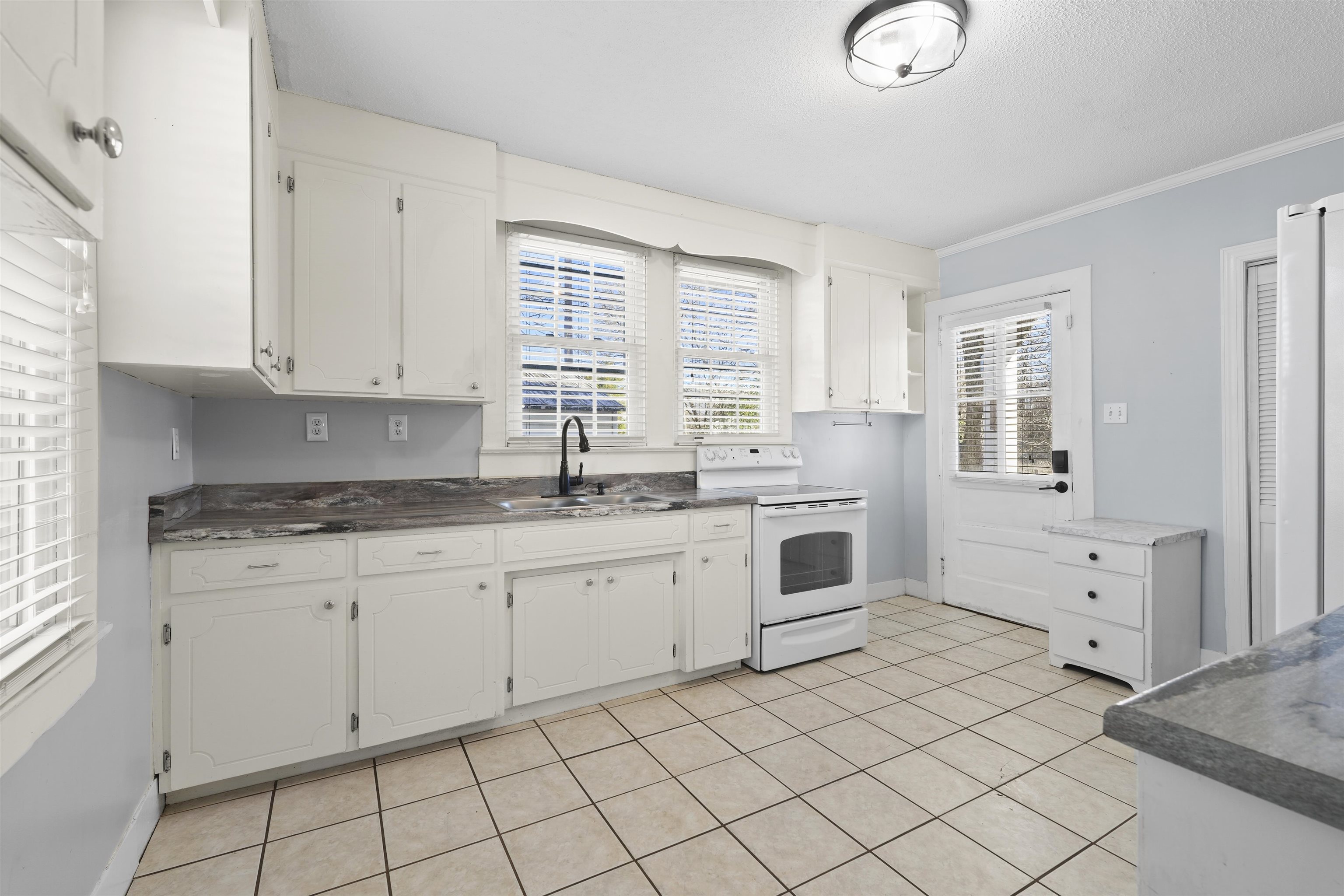 22 Crescent Street Lyman, SC 29365 - Photo 11 of 33 Kitchen